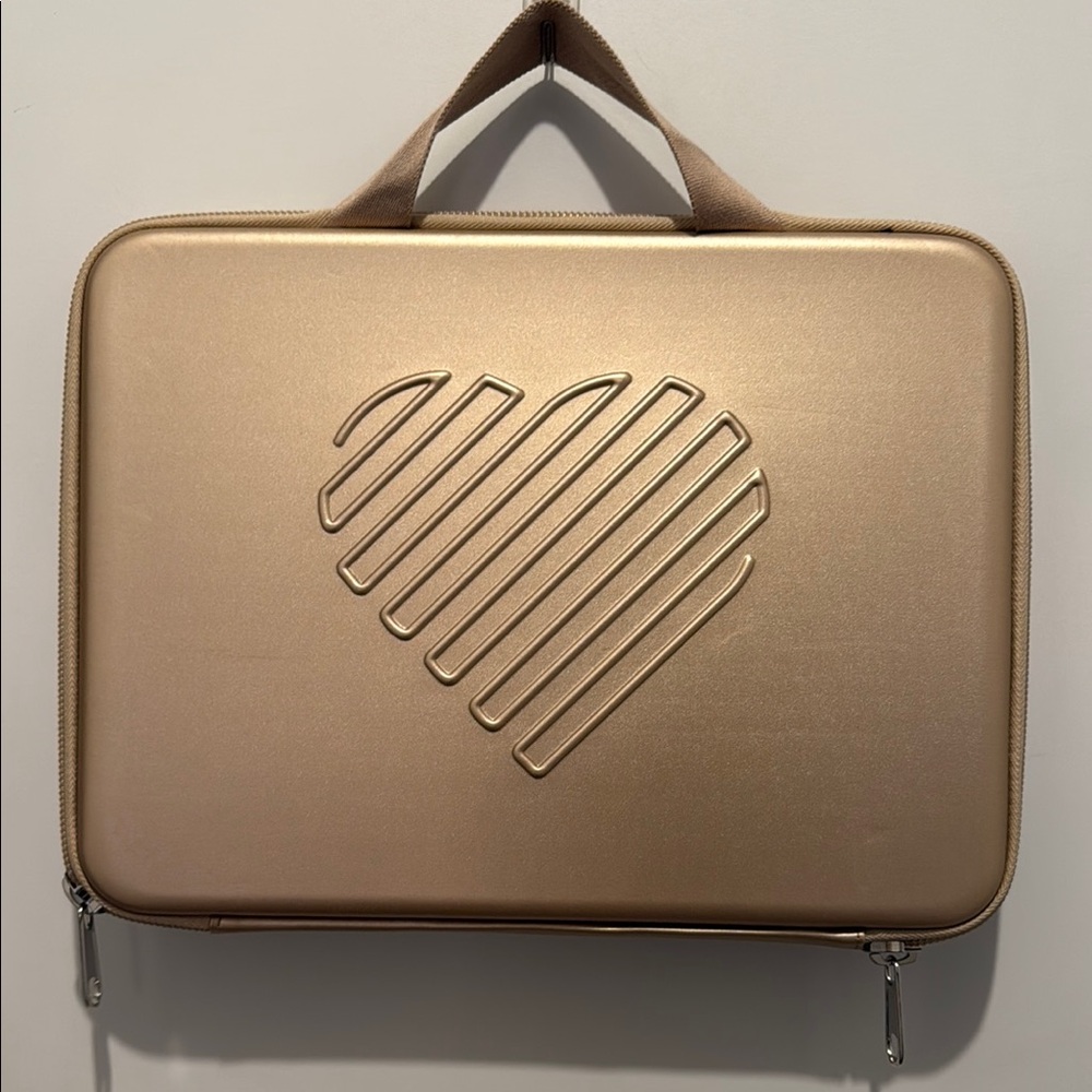 RIKI Gold Heart Embossed Carrying Case